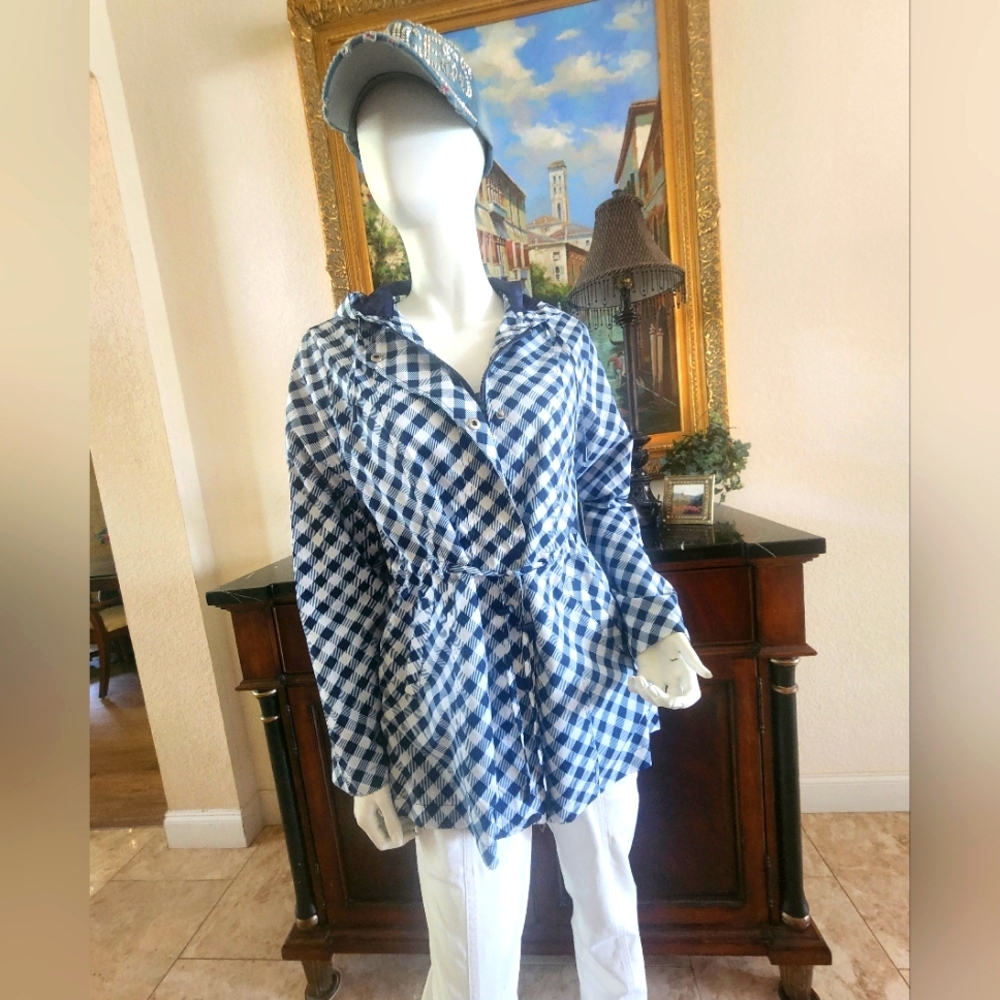 NWT- Crisp Blue and White Checkered Rain Jacket!☂️🩷☂️